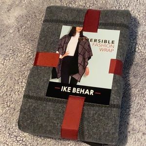 Reversible fashion wrap